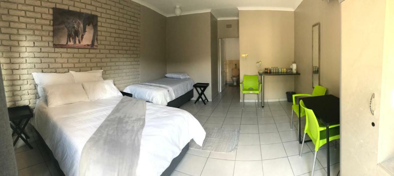 4 On Sirius Hotel Pietersburg Buitenkant foto
