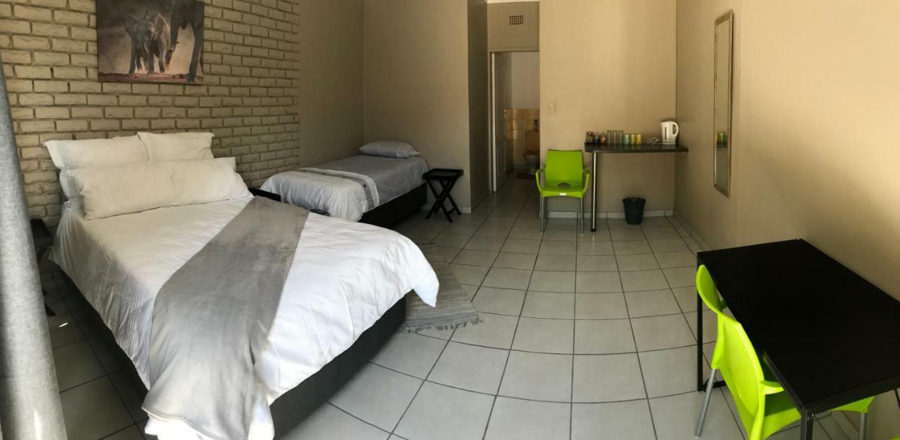 4 On Sirius Hotel Pietersburg Buitenkant foto